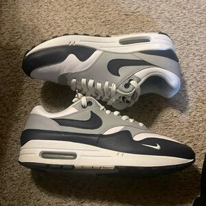 Air max 1 “Obsidian
Size 9